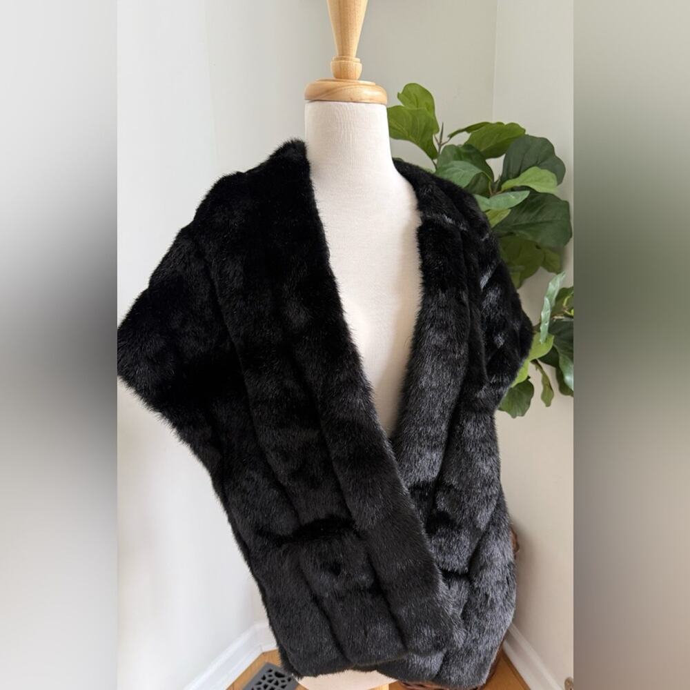 Black Faux Fur Pocket Shawl Wrap | One Size Fits All | EUC